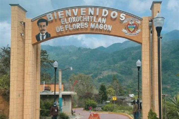 Ella, 25 — Escort in Eloxochitlan de Flores Magon, Mexico