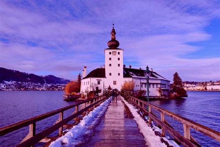 Ella, 25 — Escort in Gmunden, Austria