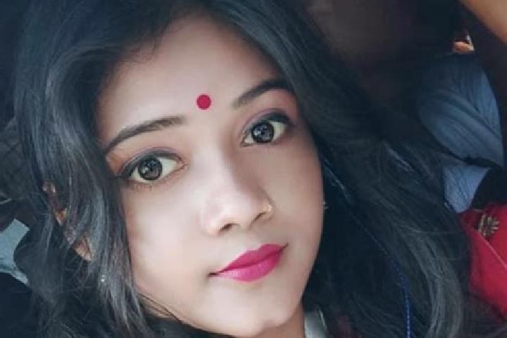 Ella, 25 — Escort in Katoya, India