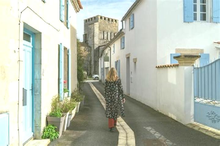 Ella, 25 — Escort in Mornac, France