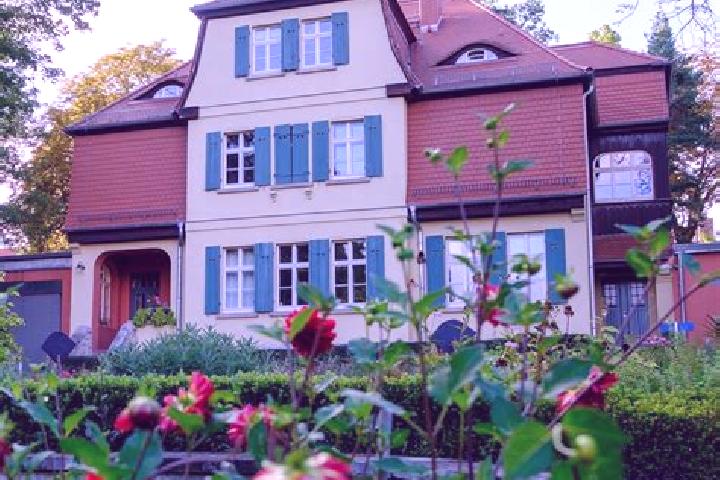 Ella, 25 — Escort in Neudietendorf, Germany