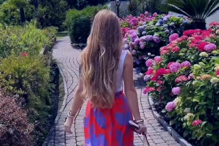 Ella, 25 — Escort in Porlezza, Italy