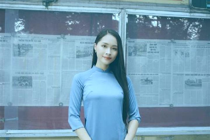 Ella, 25 — Escort in Quang Ha, Vietnam