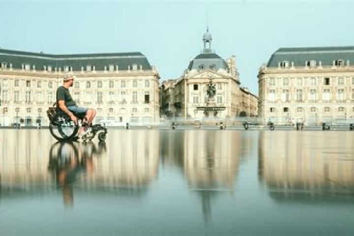 Ella, 25 — Escort in Revonnas, France