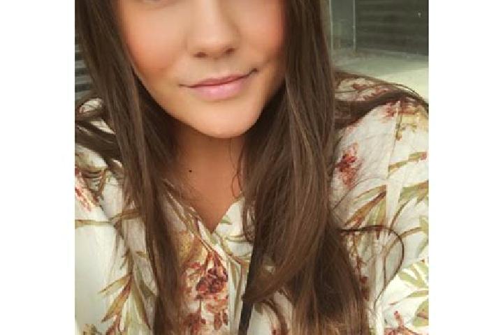Ella, 25 — Escort in Trige, Denmark