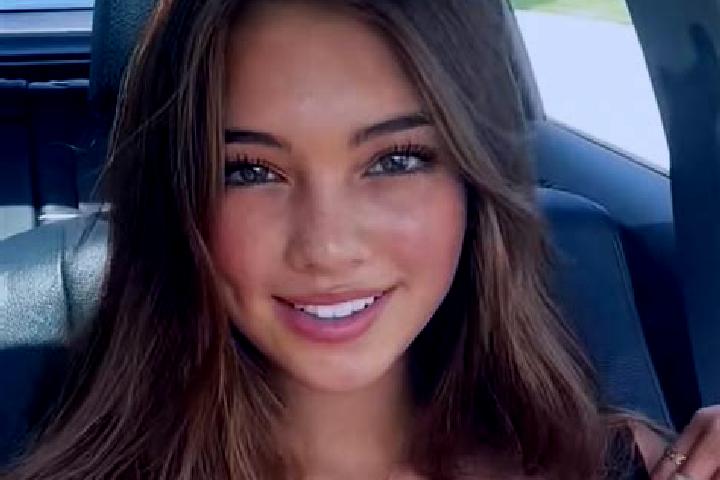 Ella, 26, a brunette green-eyed asian companion based in La Moille. Offering Duos, Tantra, Girlfriend Experience, Deep French Kissing. Available for incall a...