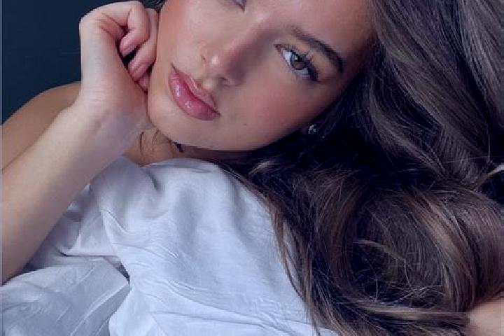 Ella, 26, a brunette hazel-eyed asian companion based in Kyaukse. Offering Travel Companion, OWO, Striptease, BDSM, Girlfriend Experience. Available for inca...