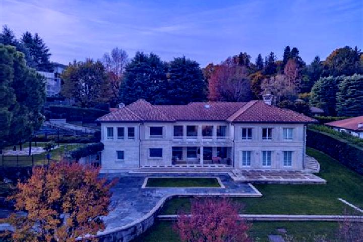 Ella, 26 — Escort in Anzano del Parco, Italy