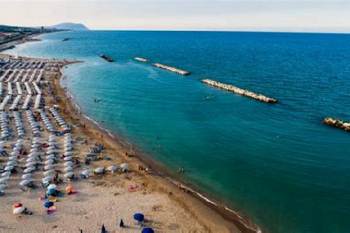 Ella, 26 — Escort in Civitanova Marche, Italy