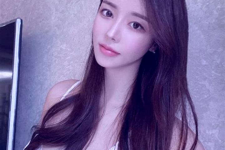 Ella, 26 — Escort in Dougang, China