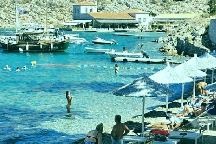 Ella, 26 — Escort in Mandraki, Greece