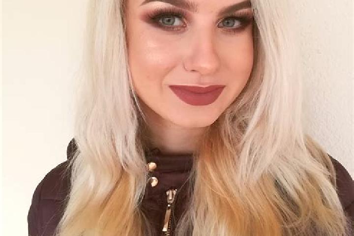 Ella, 26 — Escort in Rzasnia, Poland
