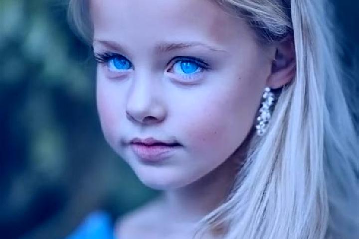 Ella, 27, a blonde blue-eyed indian companion based in Nea Lava. Offering CIM, A-Level. Available for incall and outcall, overnight bookings available.
