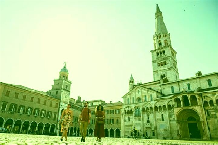 Ella, 27 — Escort in Bondeno, Italy
