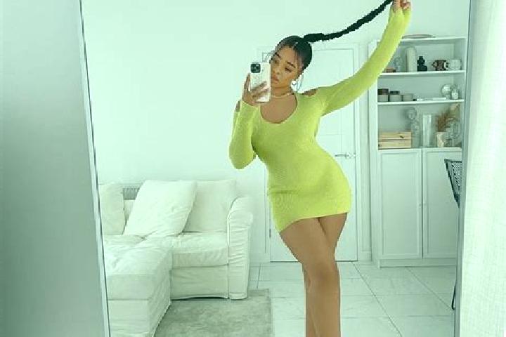 Ella, 27 — Escort in Bozueyuek, Turkey