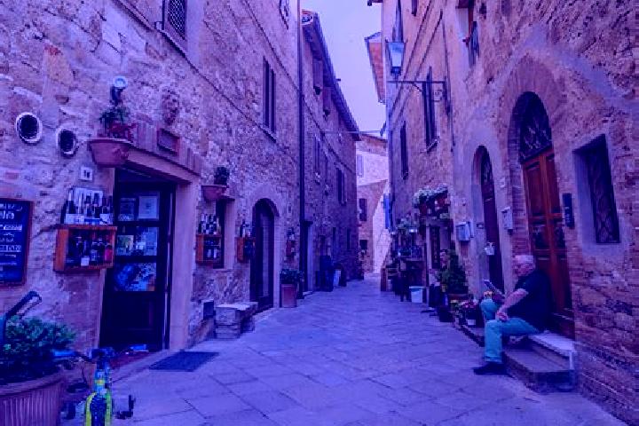 Ella, 27 — Escort in Castelforte, Italy