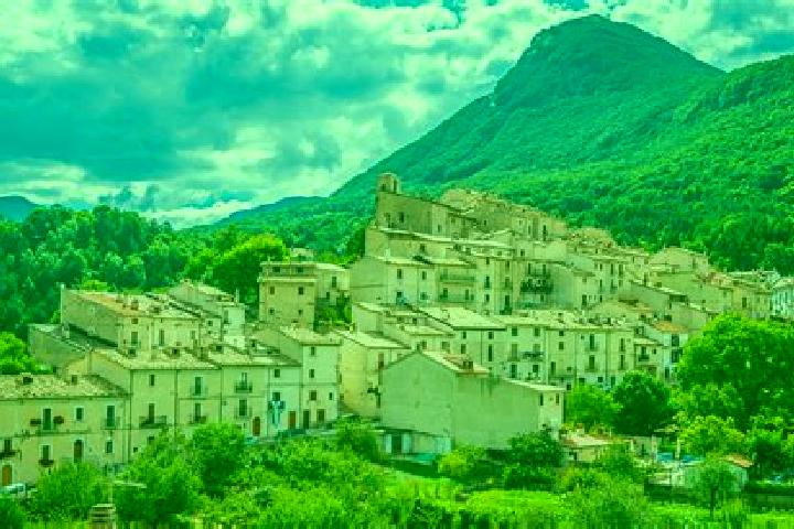 Ella, 27 — Escort in Civitella Alfedena, Italy
