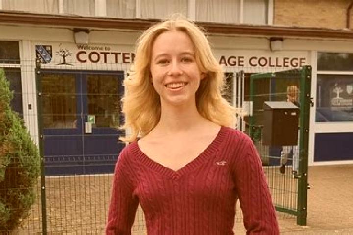 Ella, 27 — Escort in Cottenham, United Kingdom