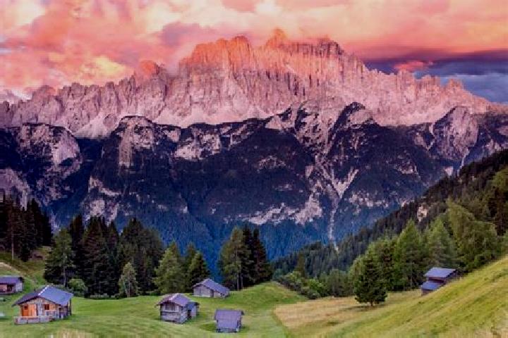 Ella, 27 — Escort in Forno di Zoldo, Italy