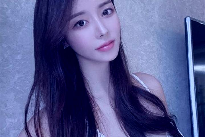 Ella, 27 — Escort in Henglian, China