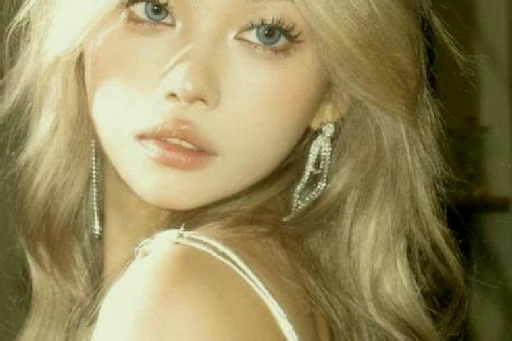 Ella, 28, a blonde amber-eyed asian companion based in Medaryville. Offering Duos, CIM, A-Level. Available for incall and outcall, overnight bookings available.