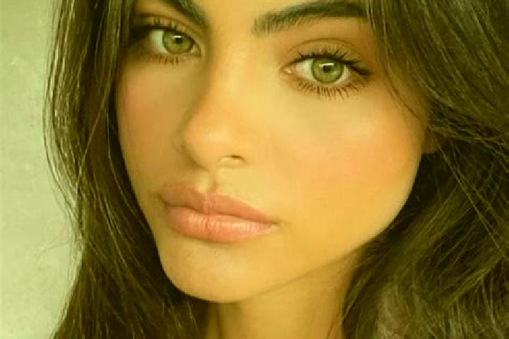 Ella, 28, a red green-eyed indian companion based in La Roda. Offering Duos, Party Girl, Overnight, OWO. Available for incall and outcall, day and evening da...