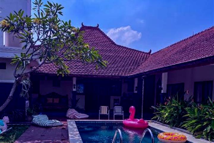 Ella, 28 — Escort in Bonorejo, Indonesia