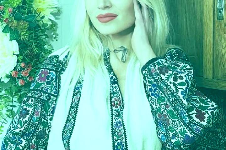 Ella, 28 — Escort in Kitsman, Ukraine