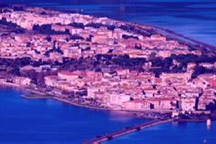 Ella, 28 — Escort in Orbetello Scalo, Italy