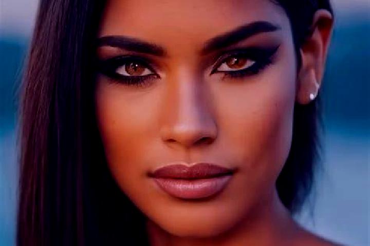 Ella, 29, a black green-eyed latina companion based in Atur. Offering A-Level, Erotic Massage, Prostate Massage, Dinner Date, OWO. Available for incall and o...