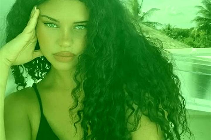 Ella, 29, a black grey-eyed latina companion based in Vivian. Offering Party Girl, Tantra, Fetish, CIM, Striptease. Available for incall and outcall, overnig...