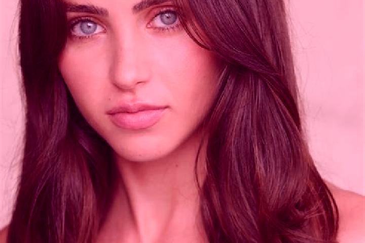 Ella, 29, a brunette brown-eyed mixed companion based in Riozinho. Offering Striptease, BDSM, Tantra, Erotic Massage, Domination. Available for incall and ou...