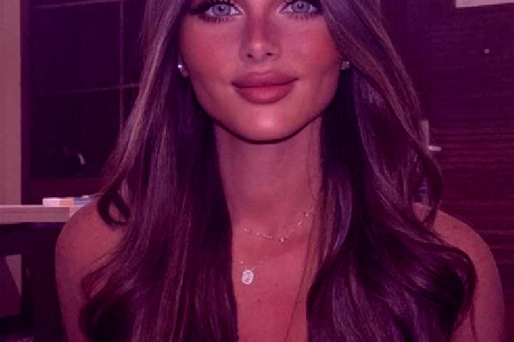 Ella, 29, a brunette dark-eyed european companion based in Kirkhamgate. Offering GFE, Prostate Massage, Dinner Date. Available for incall and outcall, overni...