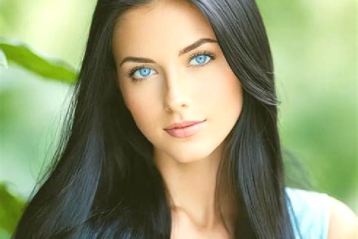 Ella, 29, a chestnut blue-eyed mediterranean companion based in Zygos. Offering Erotic Massage, Overnight, CIM. Available for incall and outcall, overnight b...