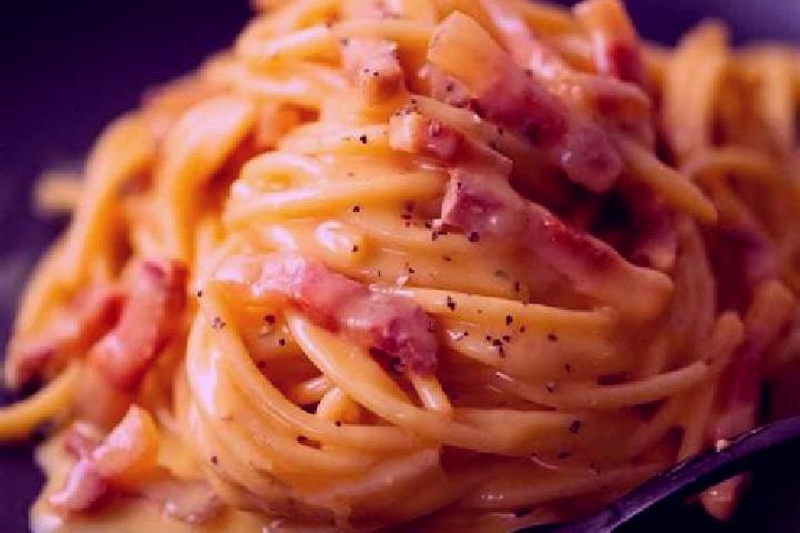 Ella, 29 — Escort in Carbonara di Po, Italy