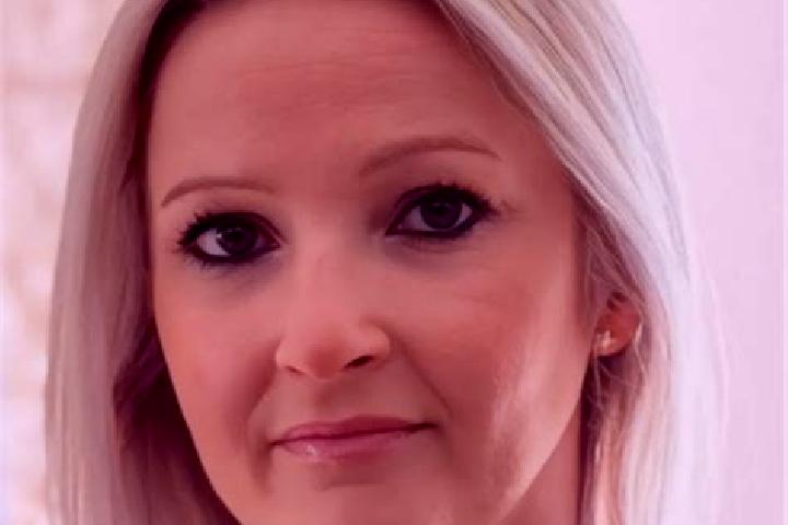 Ella, 29 — Escort in Fey, France