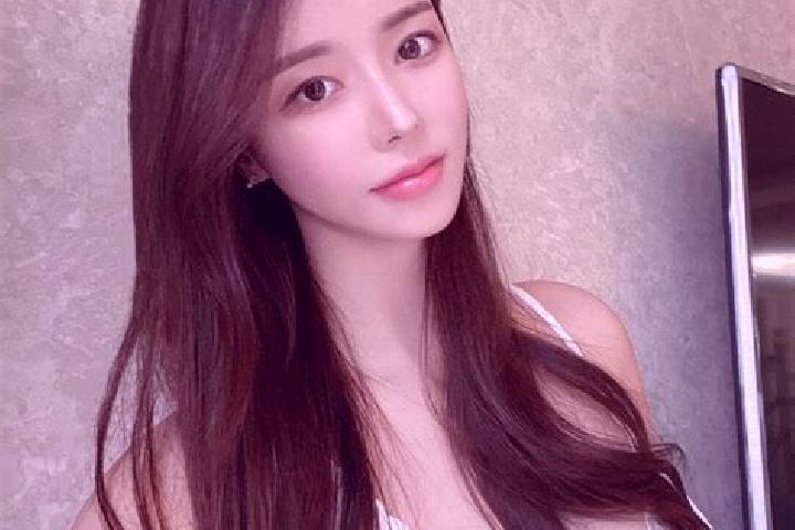Ella, 29 — Escort in Hatipoglutolu, Turkey
