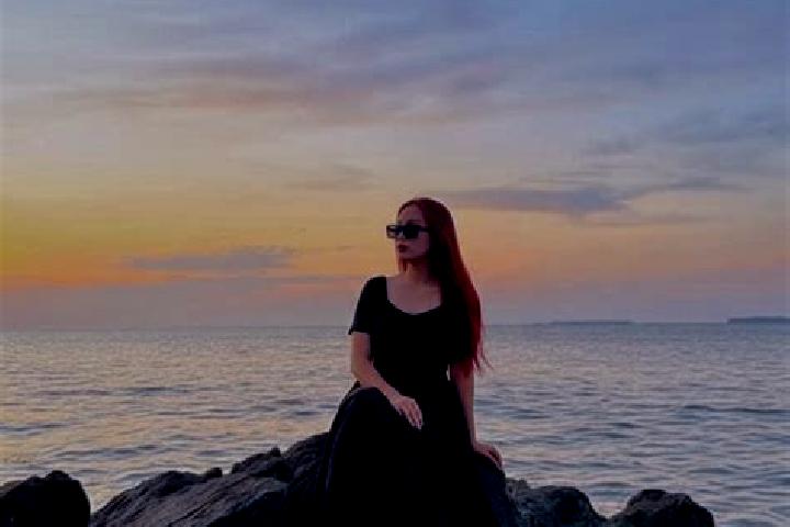 Ella, 29 — Escort in Jailolo, Indonesia