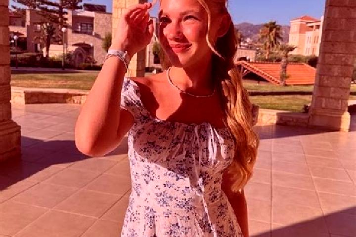 Ella, 29 — Escort in Skye, Australia
