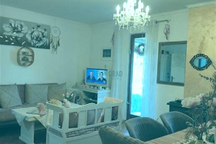 Ella, 29 — Escort in Stari Slankamen, Serbia