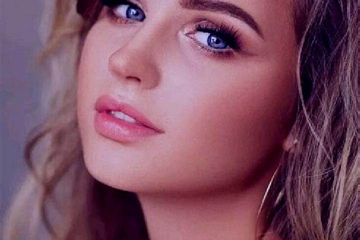 Ella, 30, a dark blonde blue-eyed mediterranean companion based in Mehsi. Offering Dinner Date, A-Level, Overnight, Party Girl. Available for incall and outc...