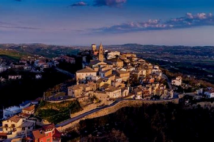 Ella, 30 — Escort in Cellino Attanasio, Italy