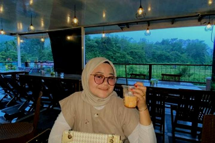 Ella, 30 — Escort in Mayang, Indonesia