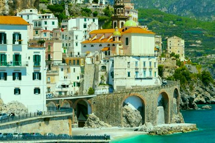 Ella, 30 — Escort in Morbello, Italy