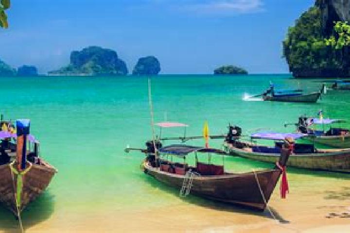 Ella, 30 — Escort in Na Thom, Thailand