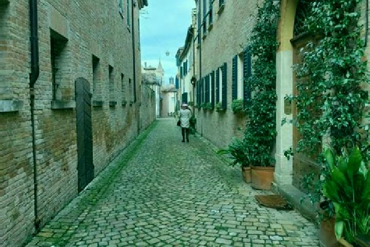 Ella, 30 — Escort in Saludecio, Italy