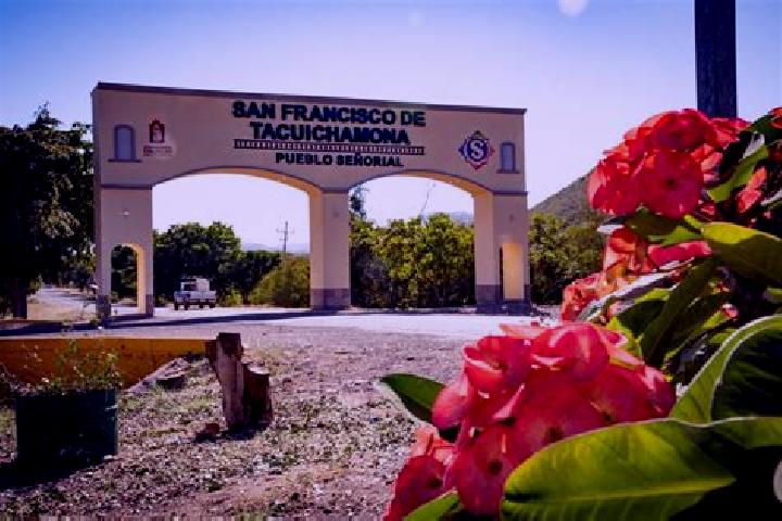 Ella, 30 — Escort in San Francisco de Tacuichamona, Mexico