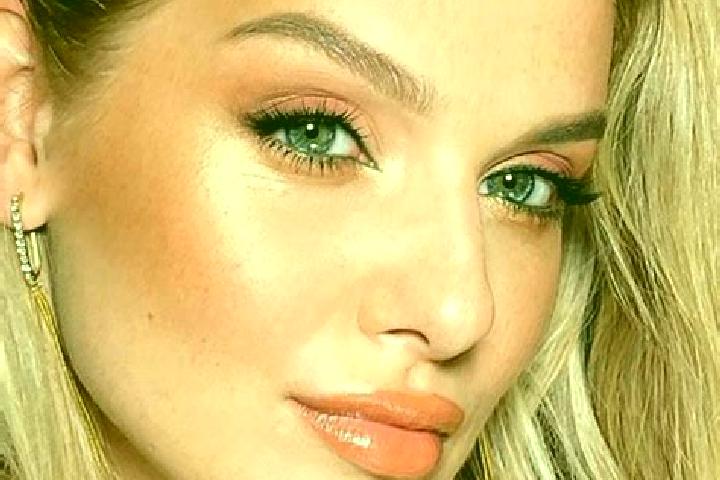 Ella, 31, a dark blonde green-eyed european companion based in Mareil-en-France. Offering OWO, BDSM, Deep French Kissing, 69. Available for incall and outcal...