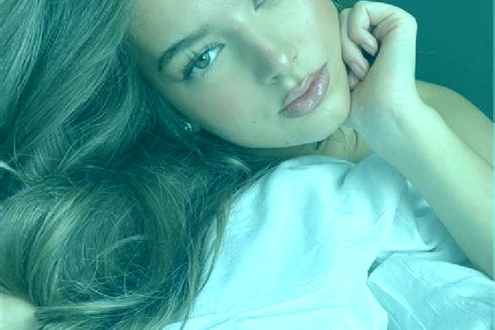 Ella, 32, a brunette hazel-eyed slavic companion based in Trosa. Offering Overnight, Domination, Travel Companion, BDSM, Roleplay. Available for incall and o...