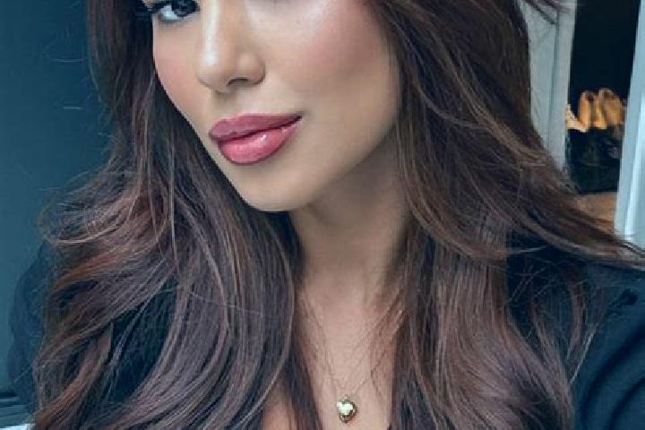 Ella, 32, a chestnut dark-eyed asian companion based in Verneville. Offering Couples, Tantra, Girlfriend Experience. Available for incall and outcall, day an...